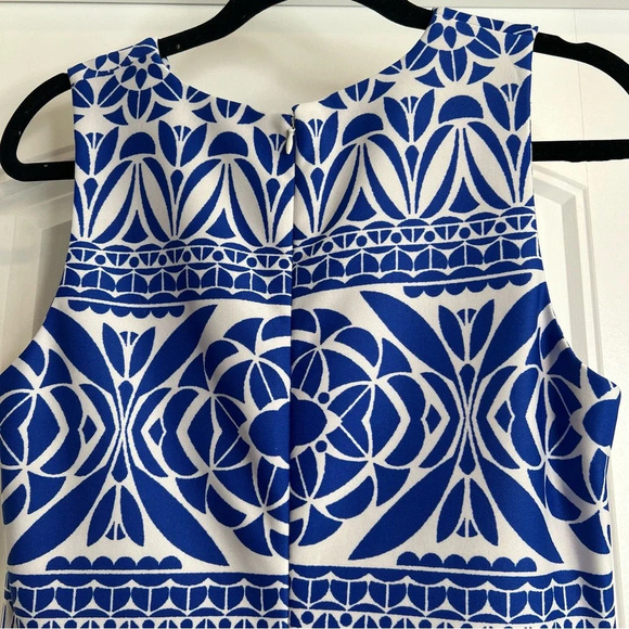 Just . . .Taylor Royal Blue and White Geometric Print Sleeveless Dress. Size 8. - Picture 6 of 13